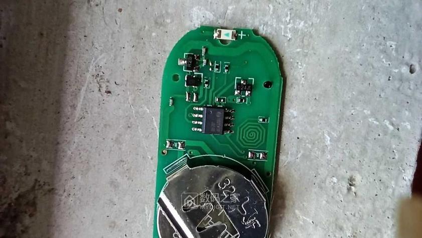 雅迪遥控器 换电池