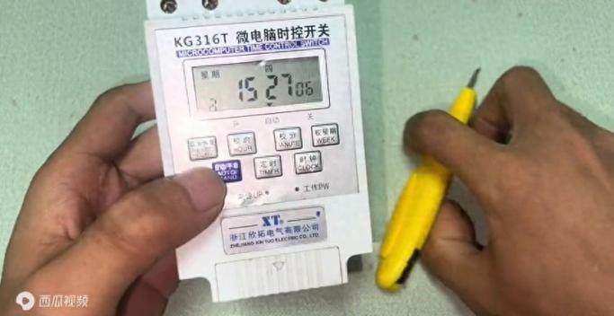 路灯时控开关怎么定时设置