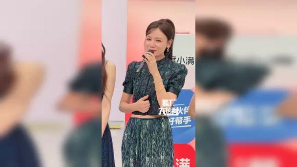 叶一茜被姐姐们叫妈妈很开心