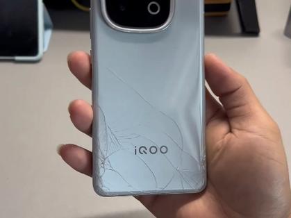 手机后盖碎裂的原因缩略图