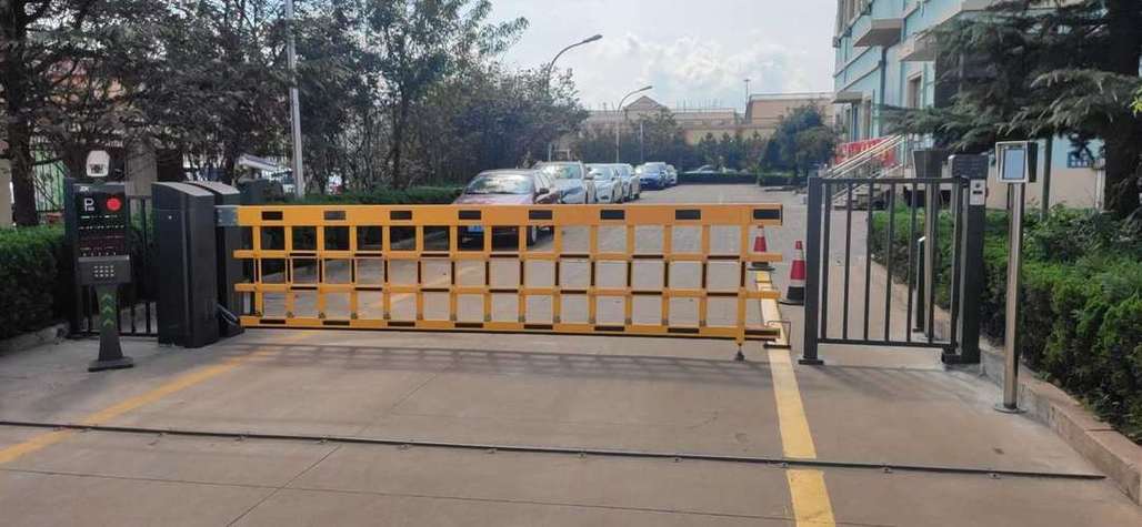小区自动识别车牌破解