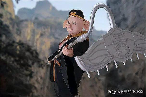 三个猪八戒两个拿兵器是什么成语