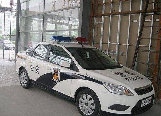 警察车
