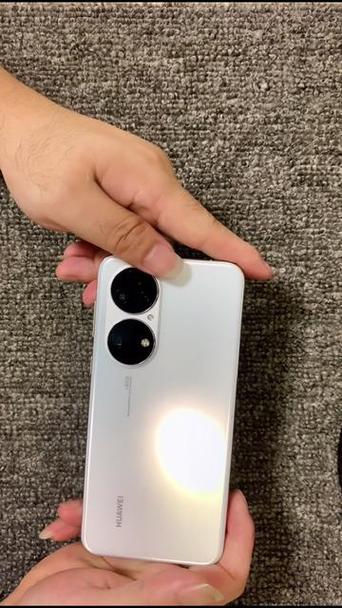后置摄像头竖排两个圆圈