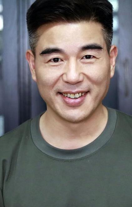 58岁男人一月正常的生活游戏截图