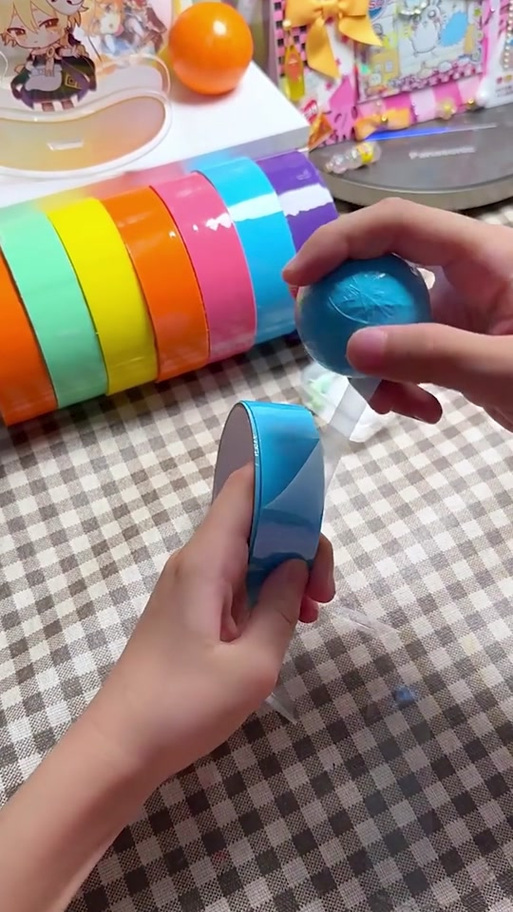 小学生玩的胶带粘粘球