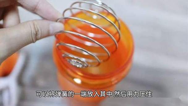 摇摇杯的弹簧有什么用