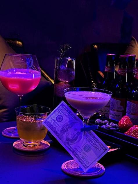 附近酒吧