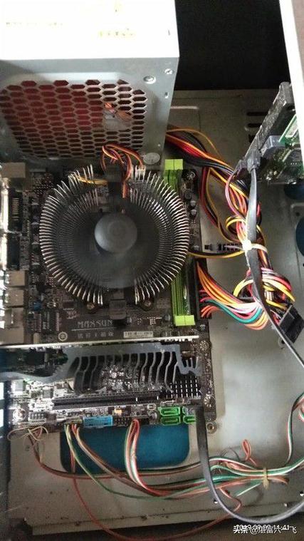 电脑主机启动了键盘和显示器没反应