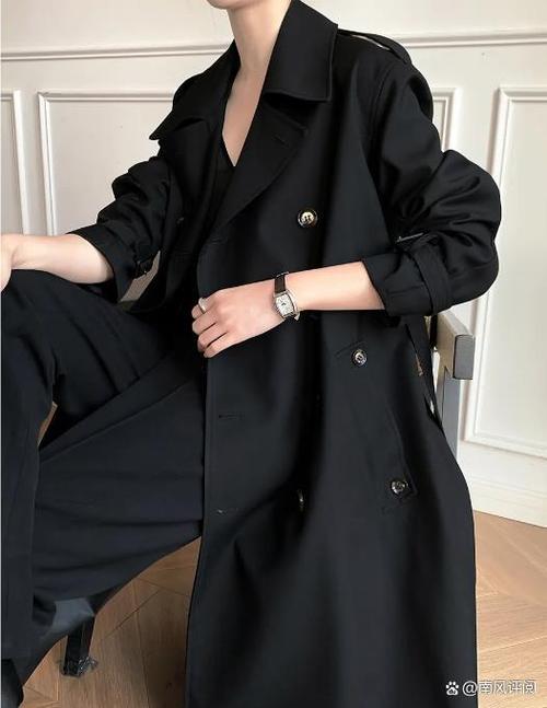 黑色内搭什么颜色的衣服好看缩略图
