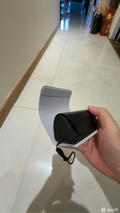 耳机仓外面很黑怎么擦掉