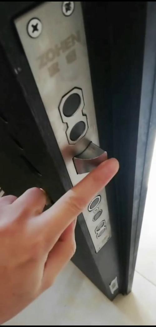 防盗门吱吱响在哪加油