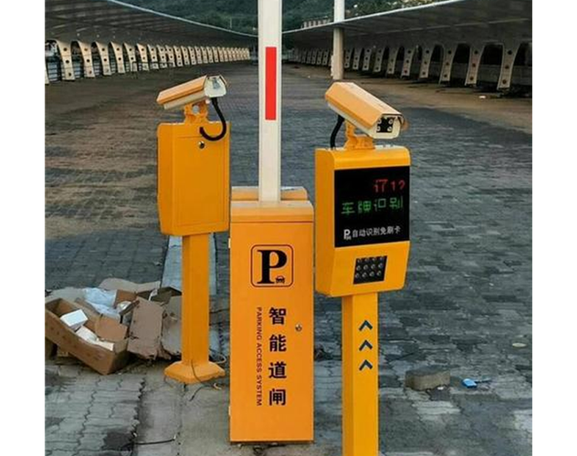 手机照的车牌能抬杆吗