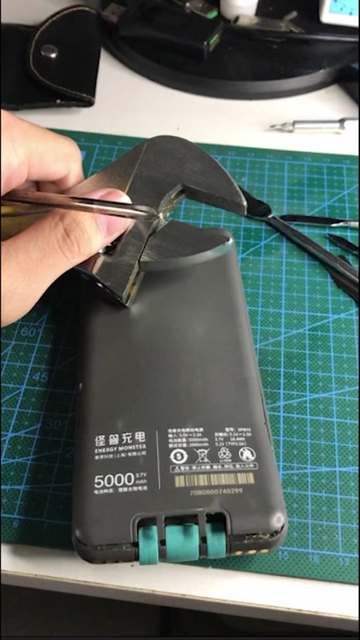 怪兽充电宝强制取出的怎么解锁给手