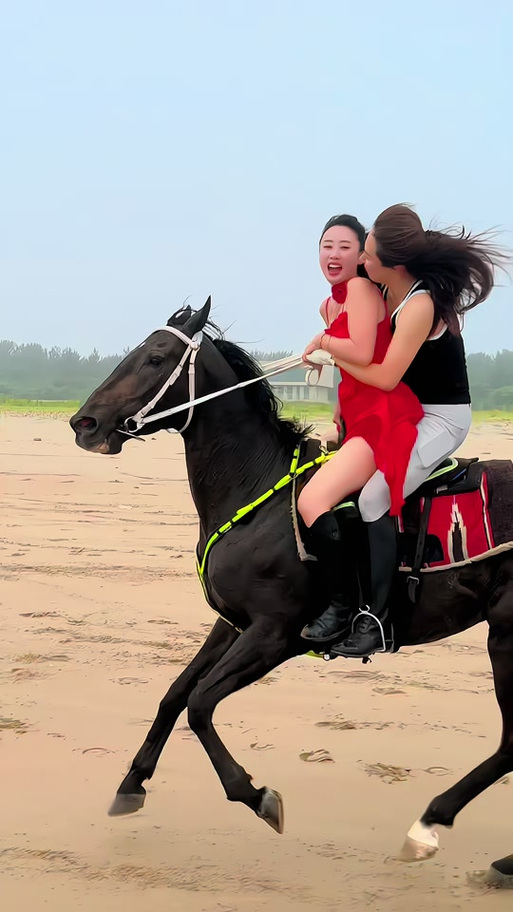 可以两个人同骑一匹马吗