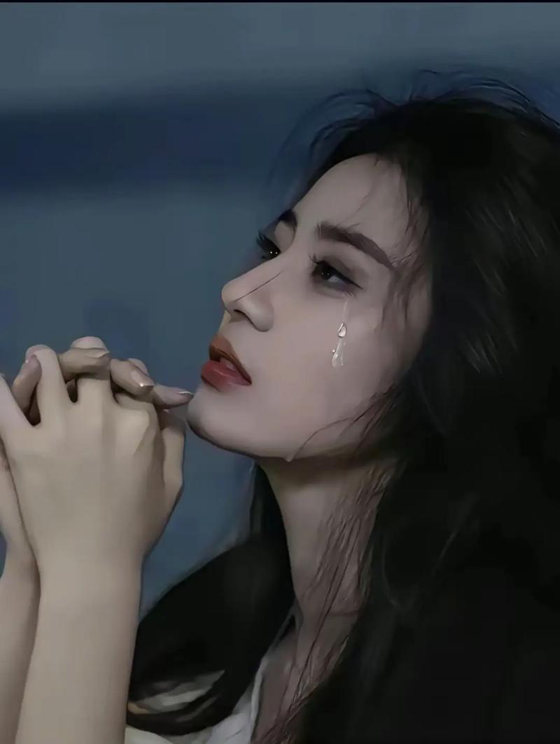 女人哭到心碎图片