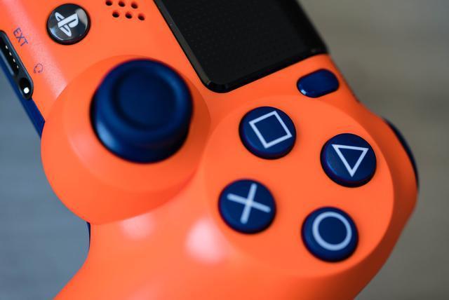 ps4手柄橘色灯常亮