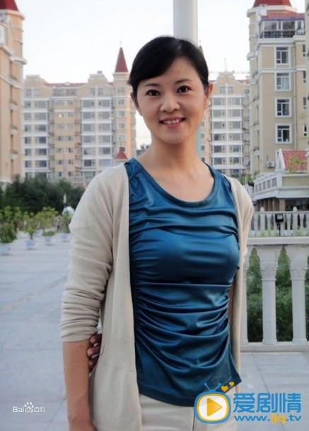 宫小喧年轻泳装图片截图