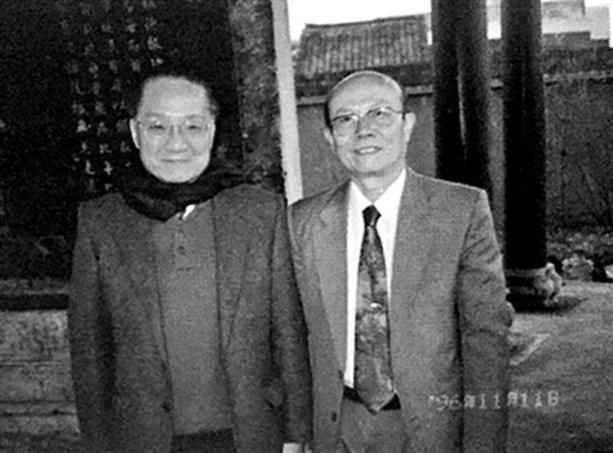 严家炎评金庸