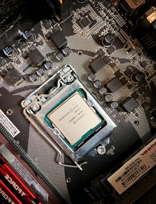 cpu塑料盖子怎么重新放上去