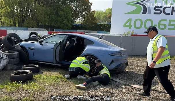 车祸物理模拟器小米su7
