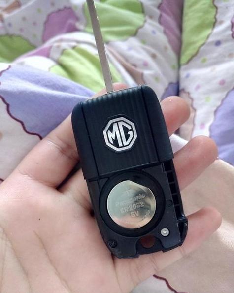 名爵遥控钥匙怎么拆