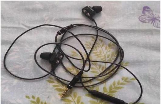 戴耳机总是跳出语音控制
