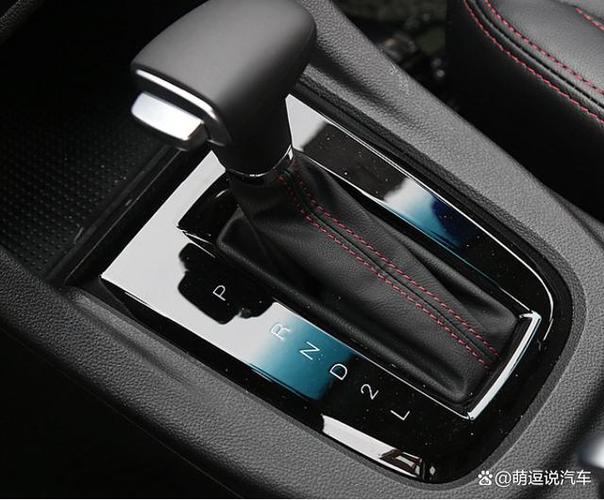 自动挡汽车d档换l挡要踩刹车吗