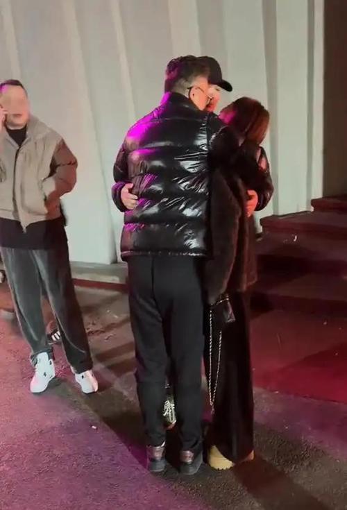 女人被异性搂腰是什么感觉截图