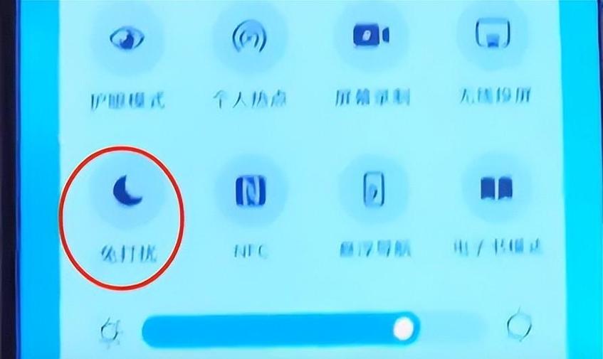 手机屏幕右上角出现一个缩略图