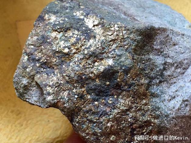 金矿石原石什么颜色