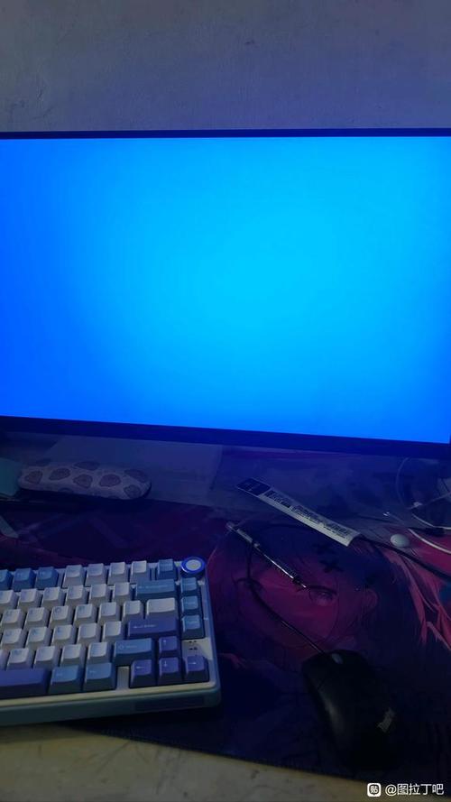 电脑屏幕出现五颜六色