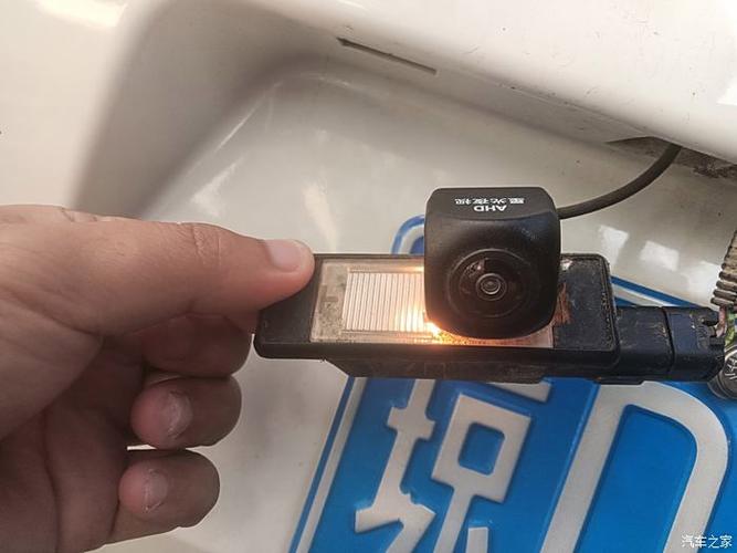 倒车摄像头模糊怎么办