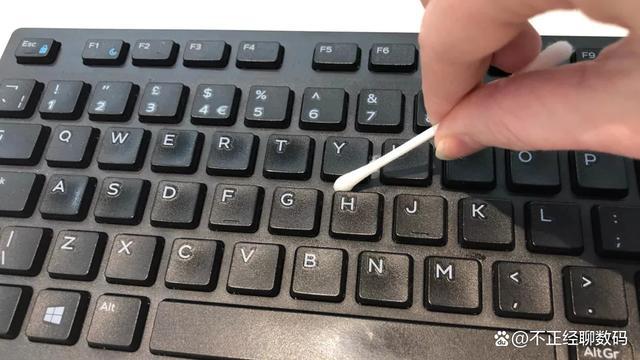 现在怎么清理笔记本键盘
