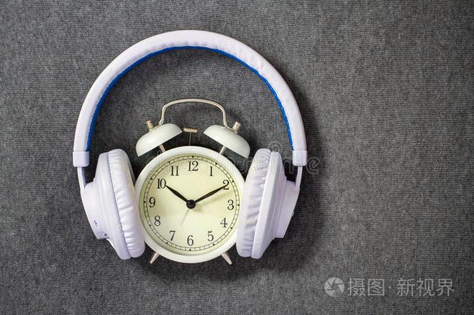 戴耳机后闹钟还可不可以听到