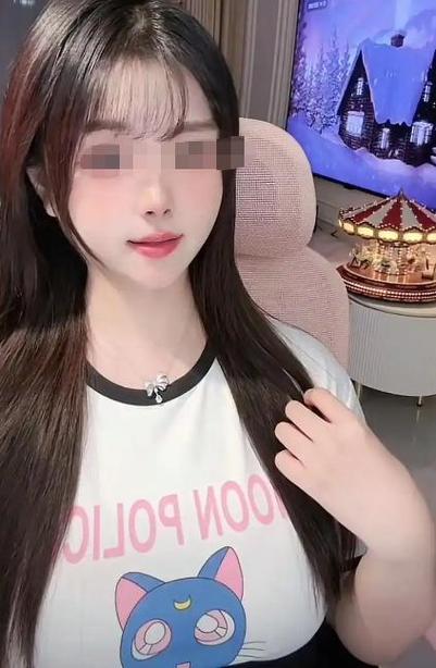 女主是主播男主很有钱