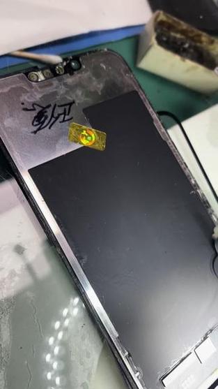 手机进水会导致屏幕损坏吗