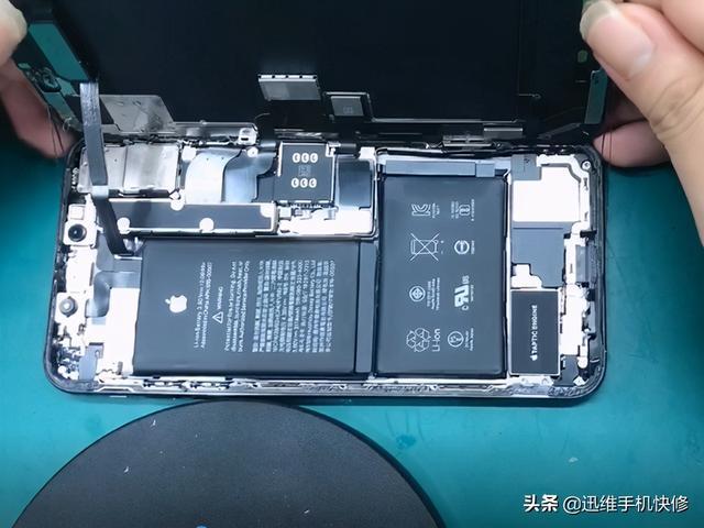 苹果xsmax换电池后充不进电