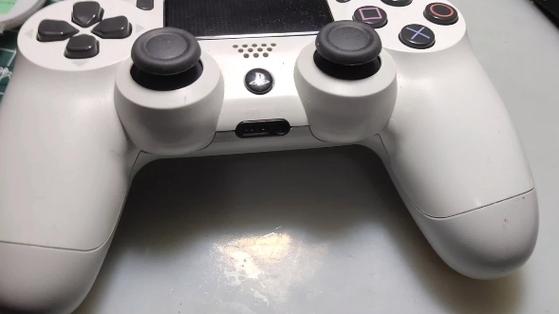 ps4手柄白灯闪烁连不上