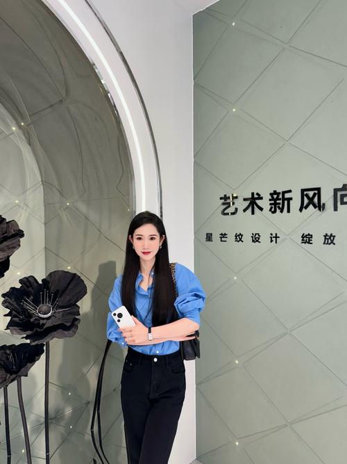怎么把图片上的衣服p掉缩略图