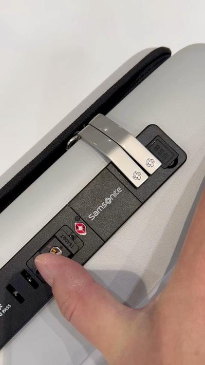 新秀丽拉杆箱第一次怎么打开