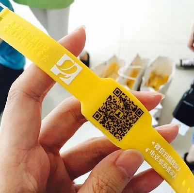 长时间没用小米手环4开不了机