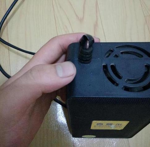 插上充电充电器灯就灭