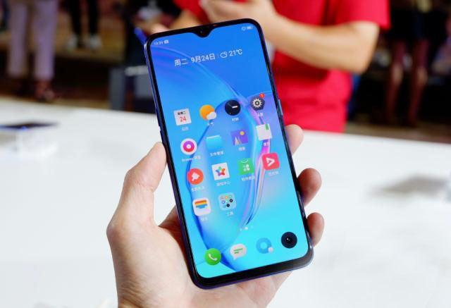 realmex2对比荣耀9x缩略图