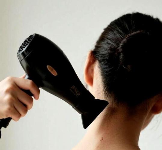 用热吹风机吹电脑截图