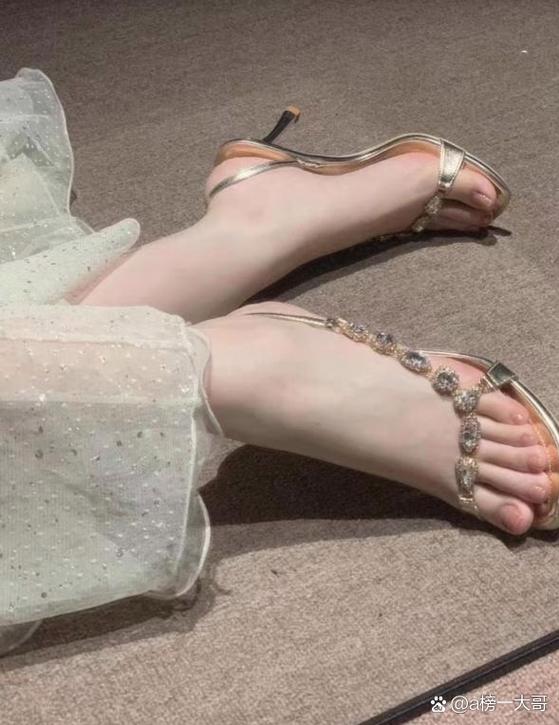 特别喜欢女生的脚