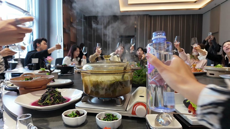 适合打牌和吃饭的地方