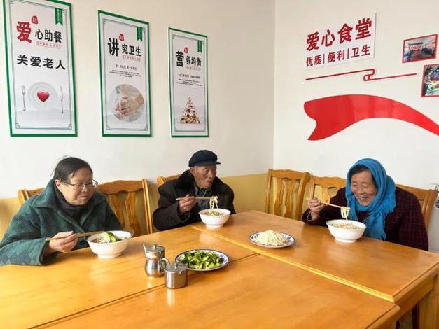 车站食堂的老人