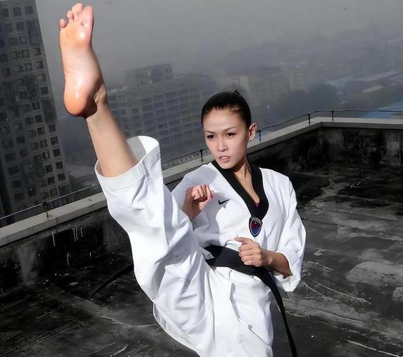 美女功夫击杀