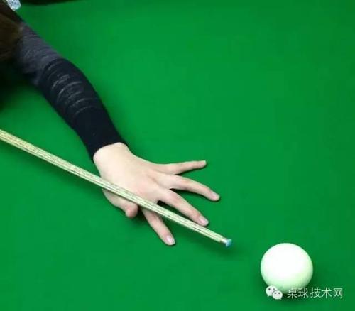 如何打台球的正确手势